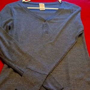 Faded glored long sleeved v-neck